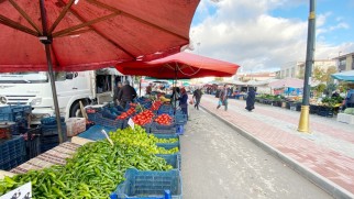 Halk pazarı esnafı tuvalet sorununa çözüm istiyor